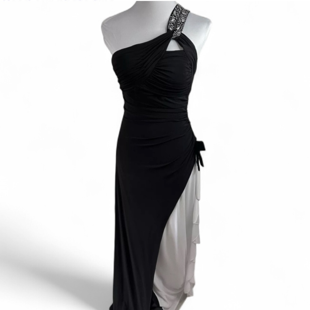 Formal Black and White One-Shoulder Dress -9
